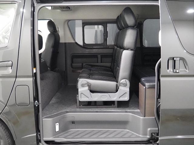 ハイエースワゴン ＧＬ　ハイエース　ワゴン　フルフラットシート　セカンドシート３人掛け　ＢＬＡＣＫＥＤＩＴＩＯＮ　ローダウン　オリジナルホイール　オーバーフェンダー　煌ＬＥＤテールランプ　大画面ナビアルパイン　フリップモニタ（16枚目）