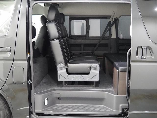 ハイエースワゴン ＧＬ　ハイエース　ワゴン　フルフラットシート　セカンドシート３人掛け　ＢＬＡＣＫＥＤＩＴＩＯＮ　ローダウン　オリジナルホイール　オーバーフェンダー　煌ＬＥＤテールランプ　大画面ナビアルパイン　フリップモニタ（17枚目）