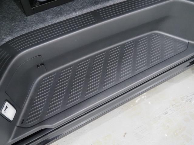 ハイエースワゴン ＧＬ　ハイエース　ワゴン　フルフラットシート　セカンドシート３人掛け　ＢＬＡＣＫＥＤＩＴＩＯＮ　ローダウン　オリジナルホイール　オーバーフェンダー　煌ＬＥＤテールランプ　大画面ナビアルパイン　フリップモニタ（32枚目）