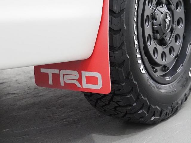 ハイエースバン スーパーGL ダークプライムII ハイエース 4ナンバー オフロードパッケージ TRD キャンプ 車中泊 ディーゼル ターボ クラシックシートカバー ベッドキッド アルパイン製フリップダウンモニター(18枚目)