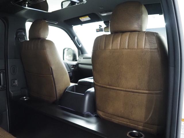 ハイエースバン スーパーGL ダークプライムII ハイエース 4ナンバー オフロードパッケージ TRD キャンプ 車中泊 ディーゼル ターボ クラシックシートカバー ベッドキッド アルパイン製フリップダウンモニター(31枚目)