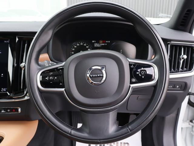 Ｖ９０ Ｔ８　ツインエンジン　ＡＷＤ　インスクリプション　ワンオーナー　エアサスペンション　パノラマガラスルーフ　オレフォスクリスタルシフト　ＥＲＳＴスポイラー　パワーテールゲート　ステアリングヒーター　フロント／リアシートヒーター　シートベンチレーション（12枚目）