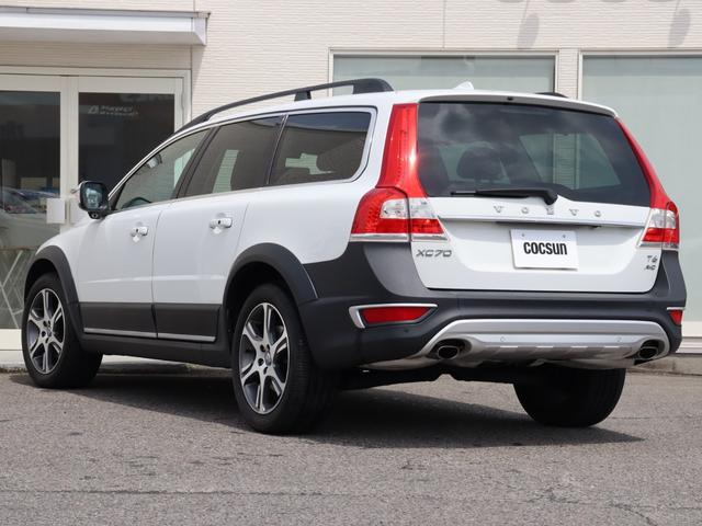 ＸＣ７０ Ｔ６　ＡＷＤ　セーフティパッケージ　Ｆｏｕｒ－Ｃアクティブシャシ　クロスパターンアルミニウムパネル　ＰＣＣキーレスドライブ　ＳＥＮＳＵＳナビゲーション　リアカメラ　パワーシート　シートヒーター　パワーテールゲート（10枚目）