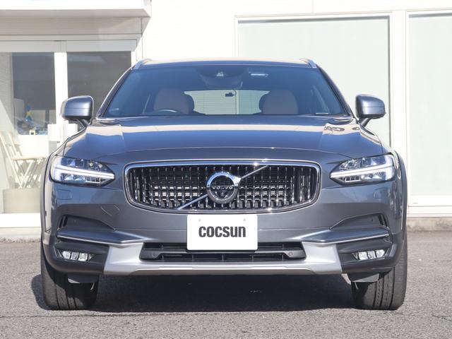 Ｖ９０ クロスカントリー　Ｄ４　ＡＷＤ　サマム　ｈａｒｍａｎ／ｋａｒｄｏｎプレミアムオーディオ　アンバー／パーフォレーテッドファインナッパレザー　シートヒーター　ステアリングヒーター　リアエアコン／シートヒーター　ドライブレコーダー　ＥＴＣ（5枚目）