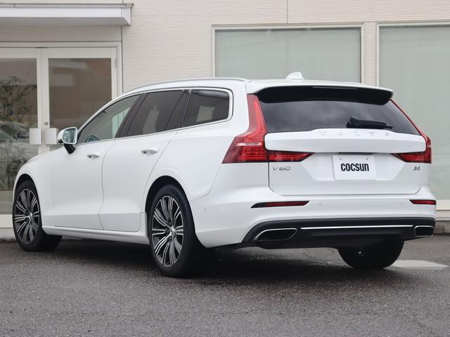 Ｖ６０ Ｂ５　インスクリプション　ワンオーナー　ｈａｒｍａｎ／ｋａｒｄｏｎプレミアムオーディオ　パーフォレーテッド／ファインナッパレザー　ブロンドインテリア　シートヒーター　シートベンチレーション　ステアリングヒーター　禁煙車（10枚目）