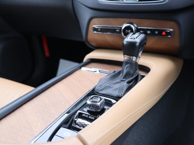 ＸＣ９０ Ｄ５　ＡＷＤ　インスクリプション　エアサスペンション　ｈａｒｍａｎ／ｋａｒｄｏｎプレミアムオーディオ　アンバー／パーフォレーテッドファインナッパレザー　ポールスターソフトウェア　シートヒーター　シートベンチレーション　禁煙車（30枚目）