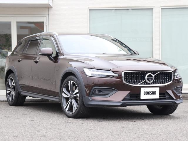 Ｖ６０ クロスカントリー　Ｂ５　ＡＷＤ　プロ　ｈａｒｍａｎ／ｋａｒｄｏｎプレミアムオーディオ　アンバー／パーフォレーテッドファインナッパレザー　シートヒーター　シートベンチレーション　ステアリングヒーター　リアシートヒーター　ドライブレコーダー（6枚目）