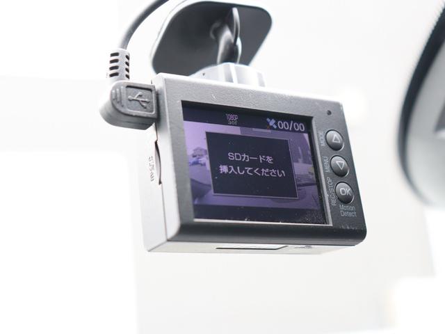 Ｖ９０ Ｔ６　ＡＷＤ　Ｒデザイン　Ｒデザイン専用／カーボンファイバーインテリアパネル・本革巻きステアリング・本革シート　ポールスターソフトウェア　３６０°ビューカメラ　パワーテールゲート　リアエアコン　ドライブレコーダー　禁煙車（18枚目）