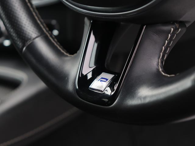 Ｖ９０ Ｔ６　ＡＷＤ　Ｒデザイン　Ｒデザイン専用／カーボンファイバーインテリアパネル・本革巻きステアリング・本革シート　ポールスターソフトウェア　３６０°ビューカメラ　パワーテールゲート　リアエアコン　ドライブレコーダー　禁煙車（28枚目）