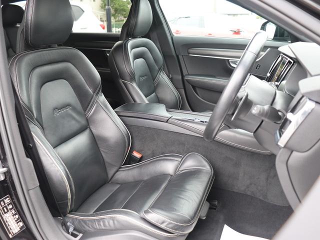 Ｖ９０ Ｔ６　ＡＷＤ　Ｒデザイン　Ｒデザイン専用／カーボンファイバーインテリアパネル・本革巻きステアリング・本革シート　ポールスターソフトウェア　３６０°ビューカメラ　パワーテールゲート　リアエアコン　ドライブレコーダー　禁煙車（31枚目）