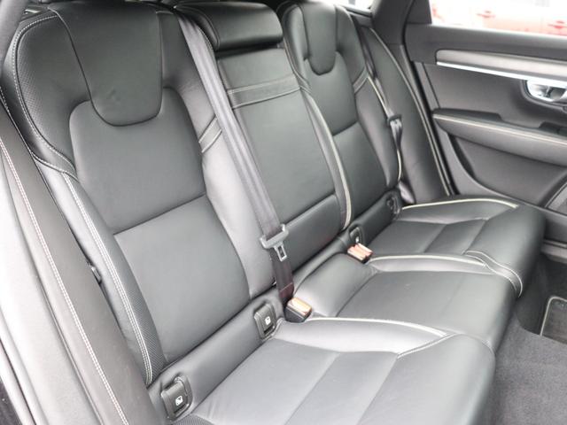 Ｖ９０ Ｔ６　ＡＷＤ　Ｒデザイン　Ｒデザイン専用／カーボンファイバーインテリアパネル・本革巻きステアリング・本革シート　ポールスターソフトウェア　３６０°ビューカメラ　パワーテールゲート　リアエアコン　ドライブレコーダー　禁煙車（36枚目）