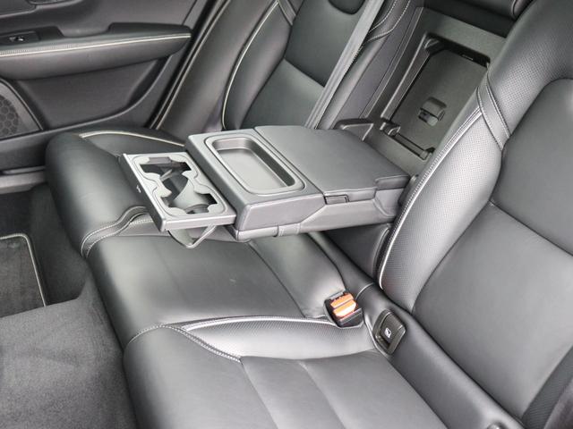 Ｖ９０ Ｔ６　ＡＷＤ　Ｒデザイン　Ｒデザイン専用／カーボンファイバーインテリアパネル・本革巻きステアリング・本革シート　ポールスターソフトウェア　３６０°ビューカメラ　パワーテールゲート　リアエアコン　ドライブレコーダー　禁煙車（37枚目）