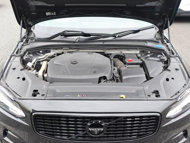 Ｖ９０ Ｔ６　ＡＷＤ　Ｒデザイン　Ｒデザイン専用／カーボンファイバーインテリアパネル・本革巻きステアリング・本革シート　ポールスターソフトウェア　３６０°ビューカメラ　パワーテールゲート　リアエアコン　ドライブレコーダー　禁煙車（44枚目）