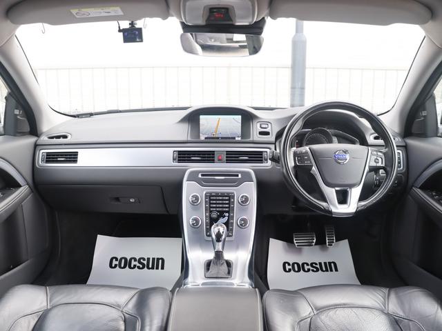 XC70 T5 ダイナミックエディション 国内100台限定車 専用グロッシーブラック仕上げフロント/リアバンパートリム ドアミラーカバー ルーフレール 18インチアルミホイール“Freja” スポーツ・サスペンション 本革スポーツシート 禁煙(4枚目)