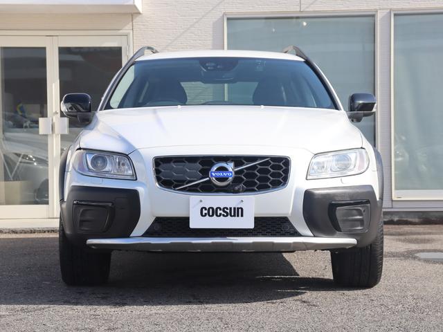 XC70 T5 ダイナミックエディション 国内100台限定車 専用グロッシーブラック仕上げフロント/リアバンパートリム ドアミラーカバー ルーフレール 18インチアルミホイール“Freja” スポーツ・サスペンション 本革スポーツシート 禁煙(5枚目)