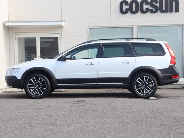 XC70 T5 ダイナミックエディション 国内100台限定車 専用グロッシーブラック仕上げフロント/リアバンパートリム ドアミラーカバー ルーフレール 18インチアルミホイール“Freja” スポーツ・サスペンション 本革スポーツシート 禁煙(11枚目)