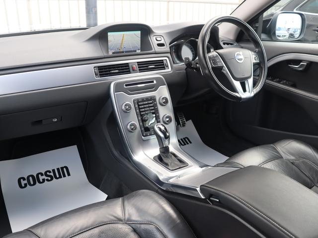 XC70 T5 ダイナミックエディション 国内100台限定車 専用グロッシーブラック仕上げフロント/リアバンパートリム ドアミラーカバー ルーフレール 18インチアルミホイール“Freja” スポーツ・サスペンション 本革スポーツシート 禁煙(17枚目)