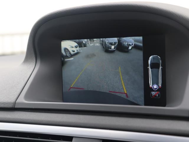 XC70 T5 ダイナミックエディション 国内100台限定車 専用グロッシーブラック仕上げフロント/リアバンパートリム ドアミラーカバー ルーフレール 18インチアルミホイール“Freja” スポーツ・サスペンション 本革スポーツシート 禁煙(21枚目)