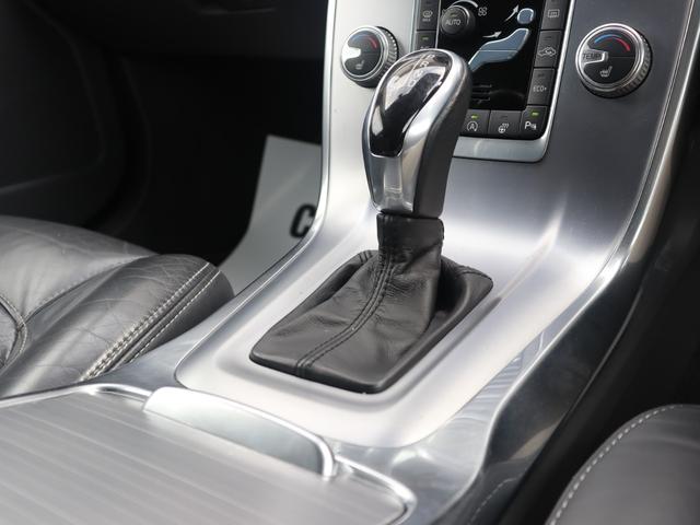 XC70 T5 ダイナミックエディション 国内100台限定車 専用グロッシーブラック仕上げフロント/リアバンパートリム ドアミラーカバー ルーフレール 18インチアルミホイール“Freja” スポーツ・サスペンション 本革スポーツシート 禁煙(25枚目)