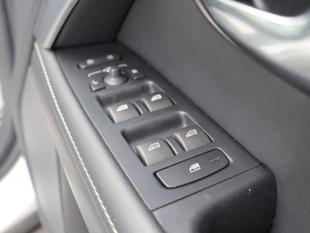 XC70 T5 ダイナミックエディション 国内100台限定車 専用グロッシーブラック仕上げフロント/リアバンパートリム ドアミラーカバー ルーフレール 18インチアルミホイール“Freja” スポーツ・サスペンション 本革スポーツシート 禁煙(27枚目)