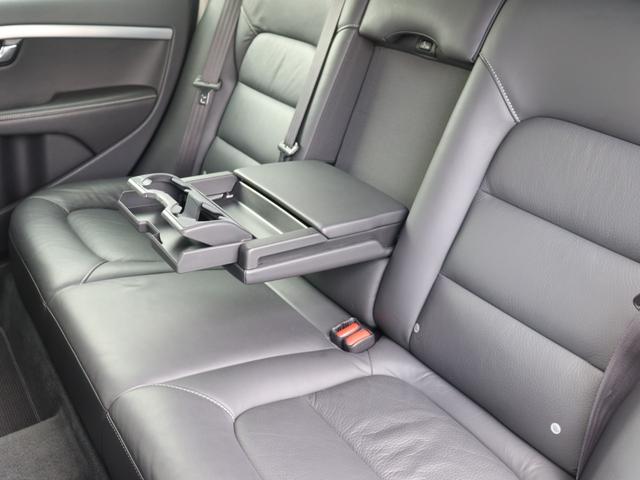 XC70 T5 ダイナミックエディション 国内100台限定車 専用グロッシーブラック仕上げフロント/リアバンパートリム ドアミラーカバー ルーフレール 18インチアルミホイール“Freja” スポーツ・サスペンション 本革スポーツシート 禁煙(34枚目)