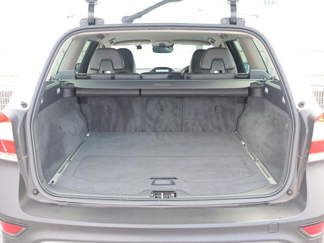 XC70 T5 ダイナミックエディション 国内100台限定車 専用グロッシーブラック仕上げフロント/リアバンパートリム ドアミラーカバー ルーフレール 18インチアルミホイール“Freja” スポーツ・サスペンション 本革スポーツシート 禁煙(36枚目)