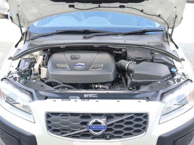 XC70 T5 ダイナミックエディション 国内100台限定車 専用グロッシーブラック仕上げフロント/リアバンパートリム ドアミラーカバー ルーフレール 18インチアルミホイール“Freja” スポーツ・サスペンション 本革スポーツシート 禁煙(41枚目)