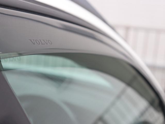 XC70 T5 ダイナミックエディション 国内100台限定車 専用グロッシーブラック仕上げフロント/リアバンパートリム ドアミラーカバー ルーフレール 18インチアルミホイール“Freja” スポーツ・サスペンション 本革スポーツシート 禁煙(45枚目)