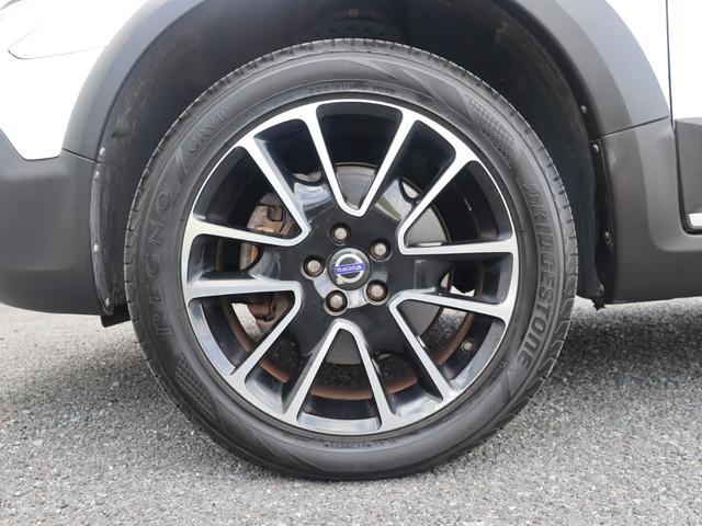 XC70 T5 ダイナミックエディション 国内100台限定車 専用グロッシーブラック仕上げフロント/リアバンパートリム ドアミラーカバー ルーフレール 18インチアルミホイール“Freja” スポーツ・サスペンション 本革スポーツシート 禁煙(51枚目)