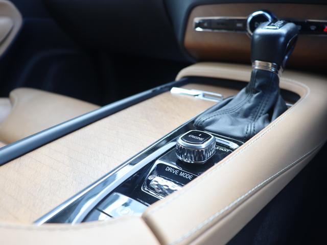 XC90 T6 AWD インスクリプション パーフォレーテッドファインナッパレザー シートヒーター シートベンチレーション ステアリングヒーター リアシートヒーター/エアコン パワーテールゲート ドライブレコーダー CD 禁煙車(31枚目)