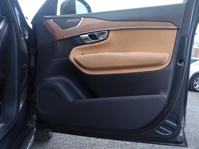 XC90 T6 AWD インスクリプション パーフォレーテッドファインナッパレザー シートヒーター シートベンチレーション ステアリングヒーター リアシートヒーター/エアコン パワーテールゲート ドライブレコーダー CD 禁煙車(32枚目)