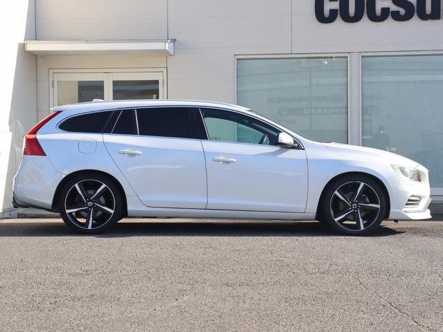 【最大９１項目の点検整備】ボルボに精通した整備士が、車両の状態について最大９１項目に及ぶチェック基準で厳密な点検整備を実施します。納車時には点検整備内容を記録した点検整備記録簿をお渡しします。