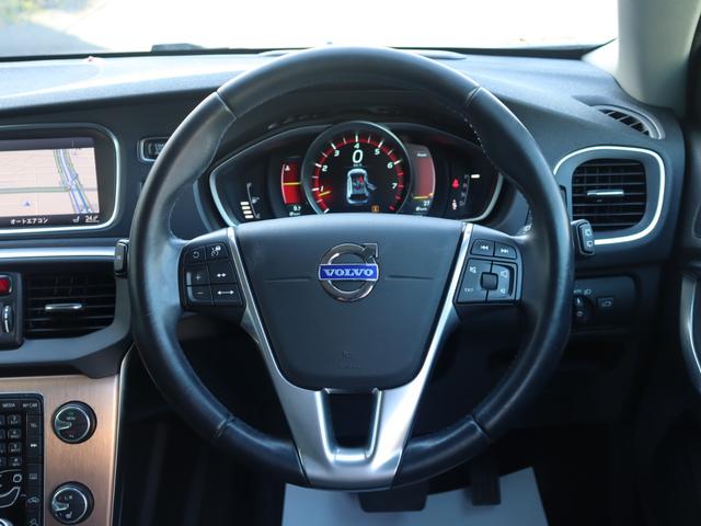 Ｖ４０ クロスカントリー　Ｔ５　ＡＷＤ　テキスタイルシート　運転席パワーシート　ナビゲーション　リアビューカメラ　ＰＣＣキーレスドライブ　１７インチアルミホイール　アイドリングストップ　アダプティブクルーズコントロール　ドライブレコーダー（12枚目）