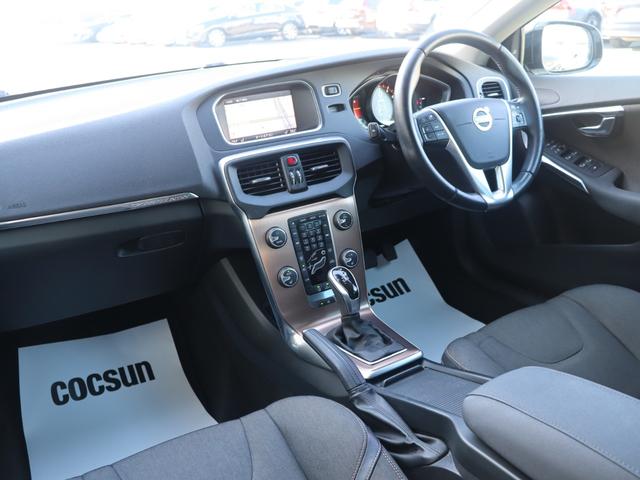 Ｖ４０ クロスカントリー　Ｔ５　ＡＷＤ　テキスタイルシート　運転席パワーシート　ナビゲーション　リアビューカメラ　ＰＣＣキーレスドライブ　１７インチアルミホイール　アイドリングストップ　アダプティブクルーズコントロール　ドライブレコーダー（17枚目）