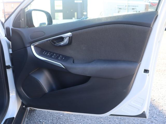Ｖ４０ クロスカントリー　Ｔ５　ＡＷＤ　テキスタイルシート　運転席パワーシート　ナビゲーション　リアビューカメラ　ＰＣＣキーレスドライブ　１７インチアルミホイール　アイドリングストップ　アダプティブクルーズコントロール　ドライブレコーダー（26枚目）