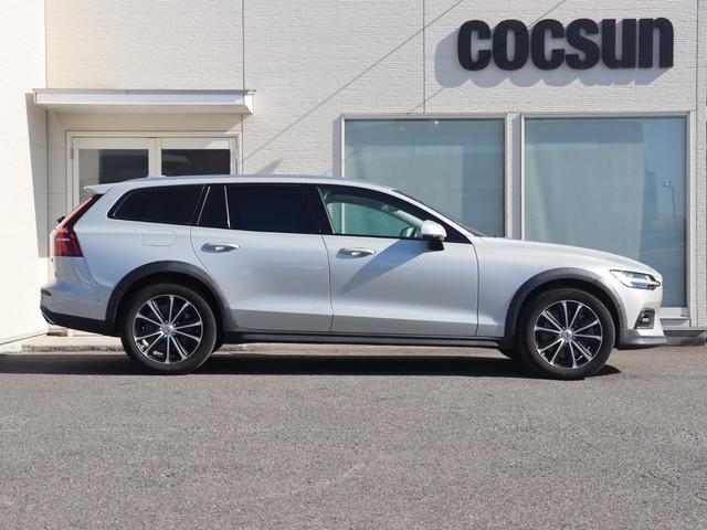 【最大９１項目の点検整備】ボルボに精通した整備士が、車両の状態について最大９１項目に及ぶチェック基準で厳密な点検整備を実施します。納車時には点検整備内容を記録した点検整備記録簿をお渡しします。