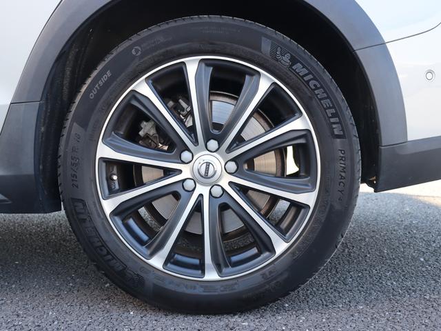 【最大９１項目の点検整備】ボルボに精通した整備士が、車両の状態について最大９１項目に及ぶチェック基準で厳密な点検整備を実施します。納車時には点検整備内容を記録した点検整備記録簿をお渡しします。