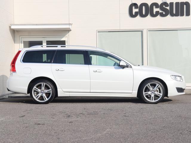 Ｖ７０ Ｔ５　クラシック　ｈａｒｍａｎ／ｋａｒｄｏｎプレミアムオーディオ　チルトアップ機構付サンルーフ　パーフォレーテッドレザーシート　シートヒーター　シートクーラー　アーバンウッドパネル　ドライブレコーダー　禁煙車（7枚目）