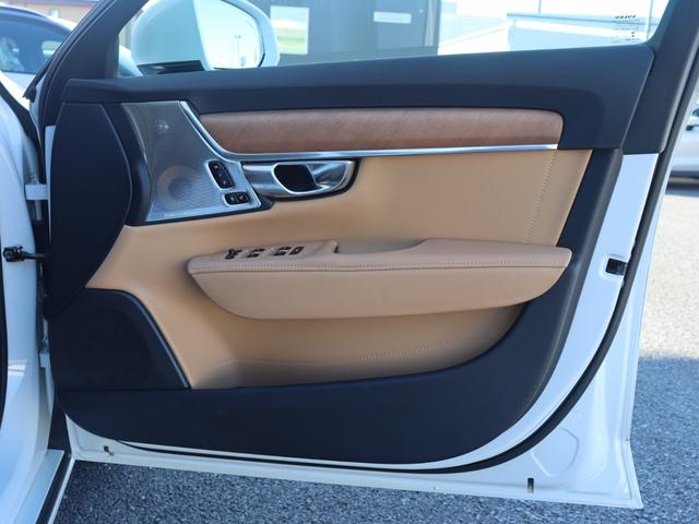 Ｖ９０ Ｔ６　ＡＷＤ　インスクリプション　Ｂｏｗｅｒｓ＆Ｗｉｌｋｉｎｓプレミアムオーディオ　パノラマガラスサンルーフ　パーフォレーテッドファインナッパレザー　シートヒーター　シートベンチレーション　ステアリングヒーター　マッサージ機能　禁煙車（29枚目）