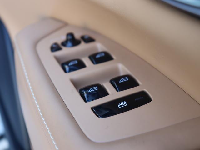 Ｖ９０ Ｔ６　ＡＷＤ　インスクリプション　Ｂｏｗｅｒｓ＆Ｗｉｌｋｉｎｓプレミアムオーディオ　パノラマガラスサンルーフ　パーフォレーテッドファインナッパレザー　シートヒーター　シートベンチレーション　ステアリングヒーター　マッサージ機能　禁煙車（30枚目）