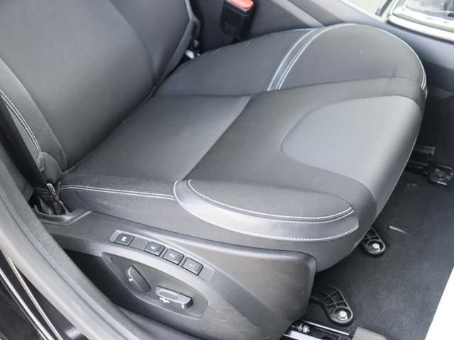 【最大９１項目の点検整備】ボルボに精通した整備士が、車両の状態について最大９１項目に及ぶチェック基準で厳密な点検整備を実施します。納車時には点検整備内容を記録した点検整備記録簿をお渡しします。