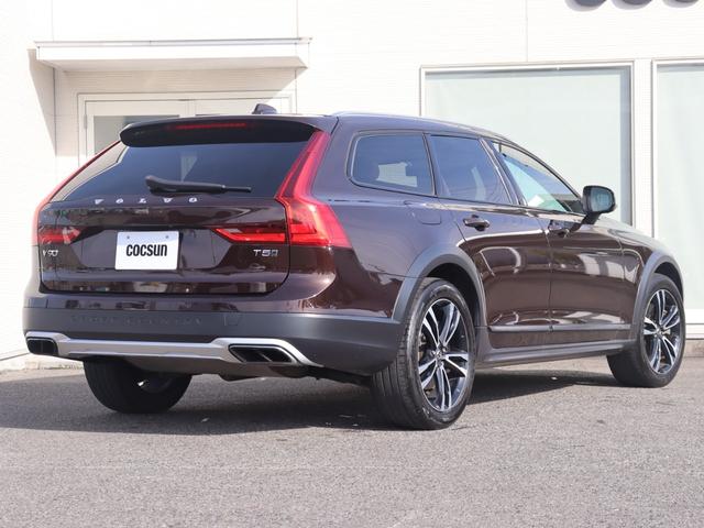 Ｖ９０ クロスカントリー　Ｔ５　ＡＷＤ　サマム　１９インチアルミホイール　パーフォレーテッドファインナッパレザー　マッサージ機能　シートヒーター　シートベンチレーション　リアエアコン　ナビゲーション　３６０°ビューカメラ　ドライブレコーダー　禁煙車（8枚目）