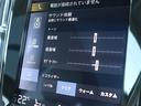 【最大91項目の点検整備】ボルボに精通した整備士が、車両の状態について最大91項目に及ぶチェック基準で厳密な点検整備を実施します。納車時には点検整備内容を記録した点検整備記録簿をお渡しします。