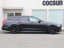 Ｖ９０ Ｔ６　ＡＷＤ　Ｒデザイン　Ｒデザイン専用／カーボンファイバーインテリアパネル・本革巻きステアリング・本革シート　ポールスターソフトウェア　３６０°ビューカメラ　パワーテールゲート　リアエアコン　ドライブレコーダー　禁煙車（7枚目）