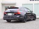 Ｖ９０ Ｔ６　ＡＷＤ　Ｒデザイン　Ｒデザイン専用／カーボンファイバーインテリアパネル・本革巻きステアリング・本革シート　ポールスターソフトウェア　３６０°ビューカメラ　パワーテールゲート　リアエアコン　ドライブレコーダー　禁煙車（8枚目）