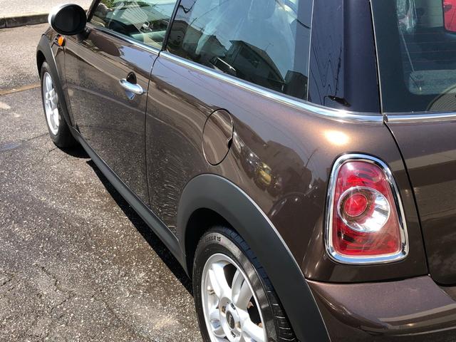 ＭＩＮＩ クーパー　Ｒ５６後期モデル　１オーナー車　ホット・チョコレートメタリック　後期エクステリア＆インテリア　純正ＨＩＤヘッドライト　純正アルミ　プッシュスタート　キーレス　純正オーディオ　ナビ　Ｄレコダー　ＥＴＣ（17枚目）