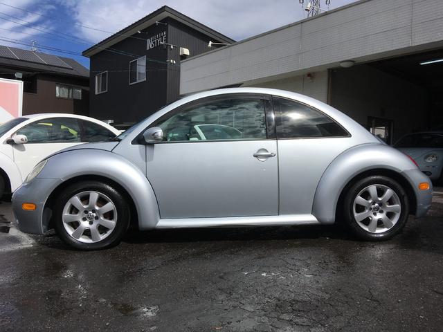 ニュービートル ターボ　後期モデル　希少５ＭＴ車　純正フロント＆リヤエアロバンパー　ブラックスポーツレザーシート　サンルーフ　純正アルミ　キーレス　内装同色パネル　Ｔベルト＆Ｗポンプ交換済　天井＆ドアトリム張替え済み（3枚目）