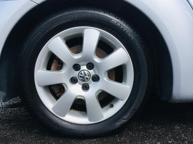 ニュービートル ターボ　後期モデル　希少５ＭＴ車　純正フロント＆リヤエアロバンパー　ブラックスポーツレザーシート　サンルーフ　純正アルミ　キーレス　内装同色パネル　Ｔベルト＆Ｗポンプ交換済　天井＆ドアトリム張替え済み（5枚目）