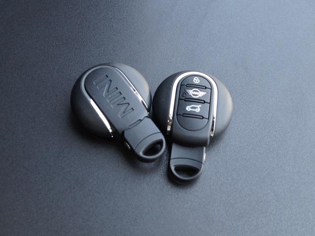 ＭＩＮＩ クーパーＳ　ナビ　ＥＴＣ２．０　ＬＥＤヘッドライト　リアカメラ　ＰＤＣ前後　コンフォートアクセス　ＡＣＣ　軽減ブレーキ　ＳＯＳ　１７インチ　Ｙｏｕｒｓインテリア　ワイヤレスチャージ　社外ドラレコ（53枚目）