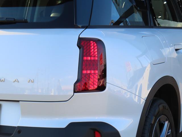ＭＩＮＩ カントリーマンＤ　クラシック・トリム　ナビ　アップルカープレイ　アンドロイドオート　ＥＴＣ２．０　ＬＥＤヘッドライト　アラウンドビューカメラ　衝突軽減ブレーキ　ＡＣＣ　ＳＯＳ（9枚目）